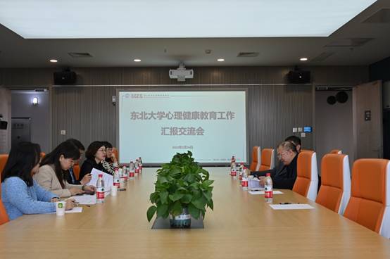 会议室里的人们 描述已自动生成