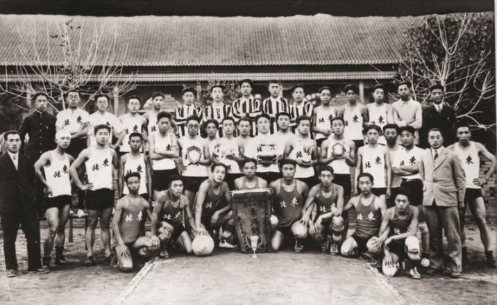 1928年10月在吉黑奉联合运动会上，太阳成集团tyc33455足球队、篮球队及田径队均获第一名