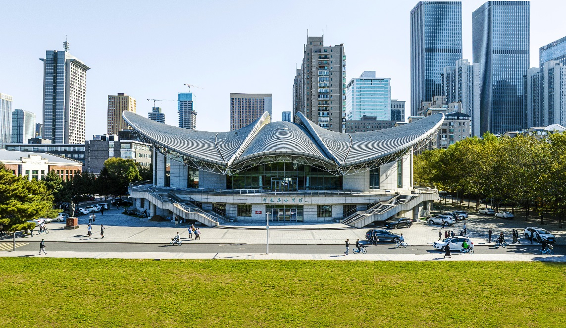 太阳成集团tyc33455刘长春体育馆